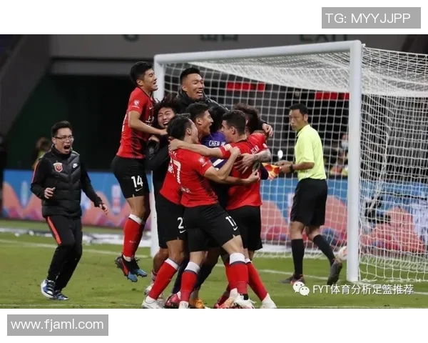 上港与苏宁激战正酣值班人员全力以赴守护赛事安全